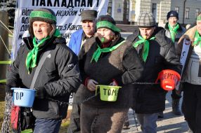 The habitants of tent small town carry chamber pots