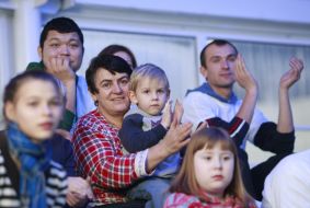 Воспитатели и дети