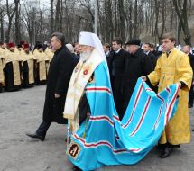 Митрополит Агатангел, Виктор Янукович и Николай Азаров