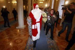 The grandfather frost in the corridors of Ukrainian parliament