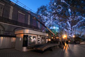 Торговый павильон перед зданием Одесского горсовета