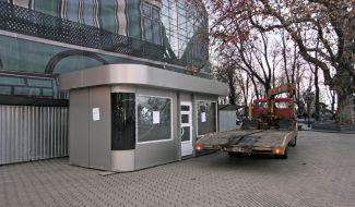 Торговый павильон перед зданием Одесского горсовета