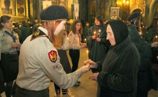 Scouts pass Bethlehem Light