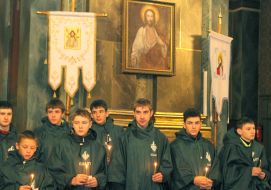 Scouts pass Bethlehem Light