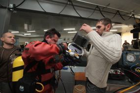 Model lessons on the underwater welding