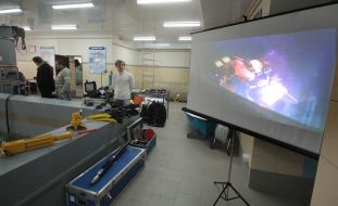 Model lessons on the underwater welding