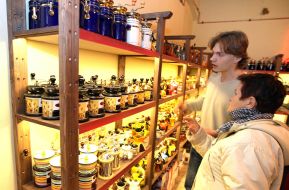 The buyer chooses coffee mill