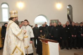 Литургия в храме при Беленьковской исправительной колонии