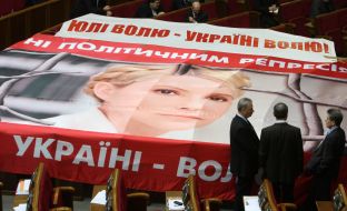 Placard with the portrait of Yuliya Timoshenko 