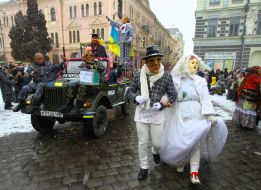 Участники парада Маланок