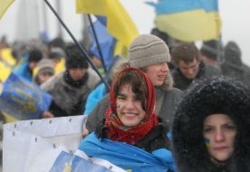 The action "Connect bank of the Dnieper 'human chain!"