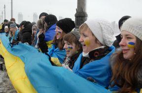The action "Connect bank of the Dnieper 'human chain!"