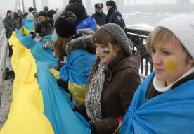 The action "Connect bank of the Dnieper 'human chain!"