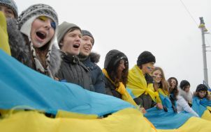 The action "Connect bank of the Dnieper 'human chain!"