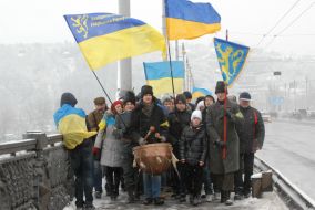 The action "Connect bank of the Dnieper 'human chain!"