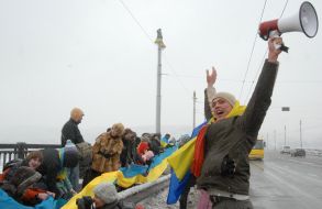 The action "Connect bank of the Dnieper 'human chain!"