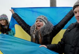 The action "Connect bank of the Dnieper 'human chain!"
