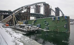 Fallen in the Dnipro floating crane repair by spring