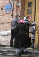 Предприниматели возле налоговой инспекции