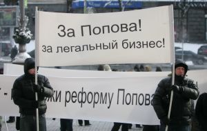 The participants of the mass meeting hold a placard