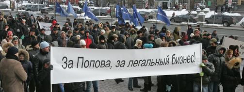 The participants of the mass meeting hold a placard