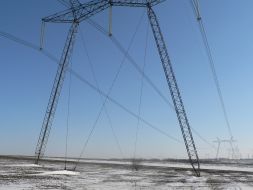 Упавшая опора магистральной линии