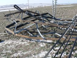 Разобранная опора магистральной линии