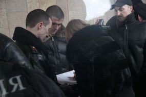 Сотрудники милиции и юрисконсульт 