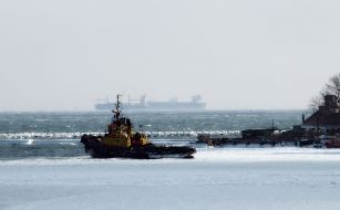 Frozen off-shore bar exterminating in Odessa port