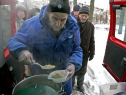 Movable point of distribution of warm clothes and meal