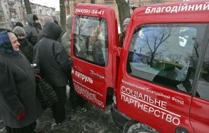 Movable point of distribution of warm clothes and meal