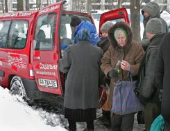 Movable point of distribution of warm clothes and meal