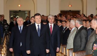 Dmitriy Salamatin, Viktor Yanukovich and Mikhail Yezhel
