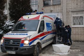 Rescuers of Ministry emergency of measures near resuscitation ambulance