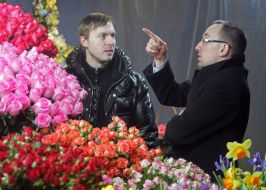 Men choose flowers