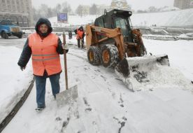 Прибирання снігу в центрі Києва