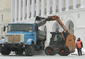 Прибирання снігу в центрі Києва