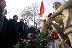 Honoring the memory of fallen soldiers-internationalists