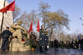 Honoring the memory of fallen soldiers-internationalists