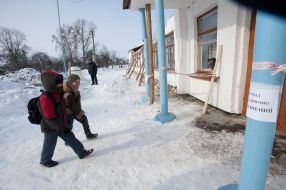 Діти йдуть до школи