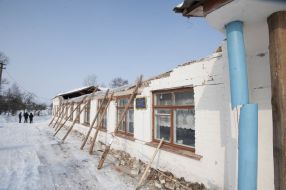 Зруйнована будівля школи