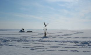 Снегоход на Киевском водохранилище