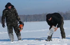 Акция по предупреждению заморных явлений у рыбы