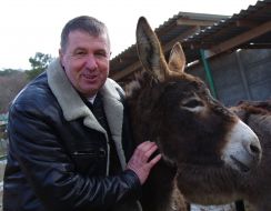 Nikolay Pomogalov near donkey