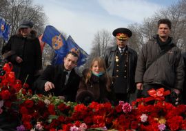 Laying flowers at the Tomb of the Unknown Soldier