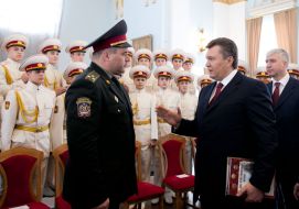 Viktor Yanukovich and Dmitriy Salamatin military lyceum