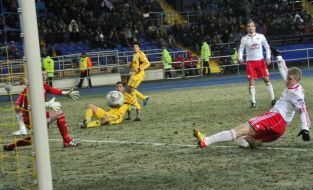 Martin Hinteregger scored the ball in his own goal