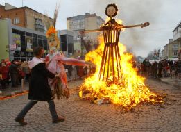 Горящее чучело Зимы