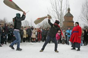 Учасники святкування Масляної