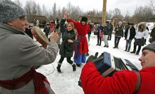Учасники святкування Масляної